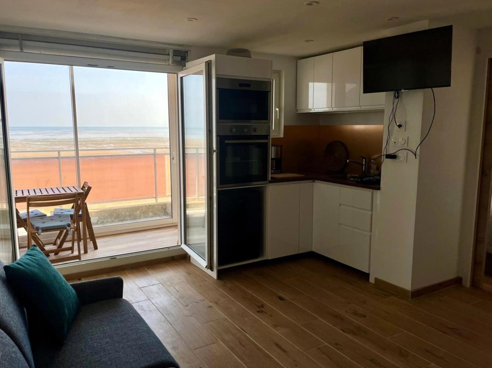 Mettons Les Voiles - Appt Vue Mer Avec Loggia Bernieres-sur-Mer Bagian luar foto