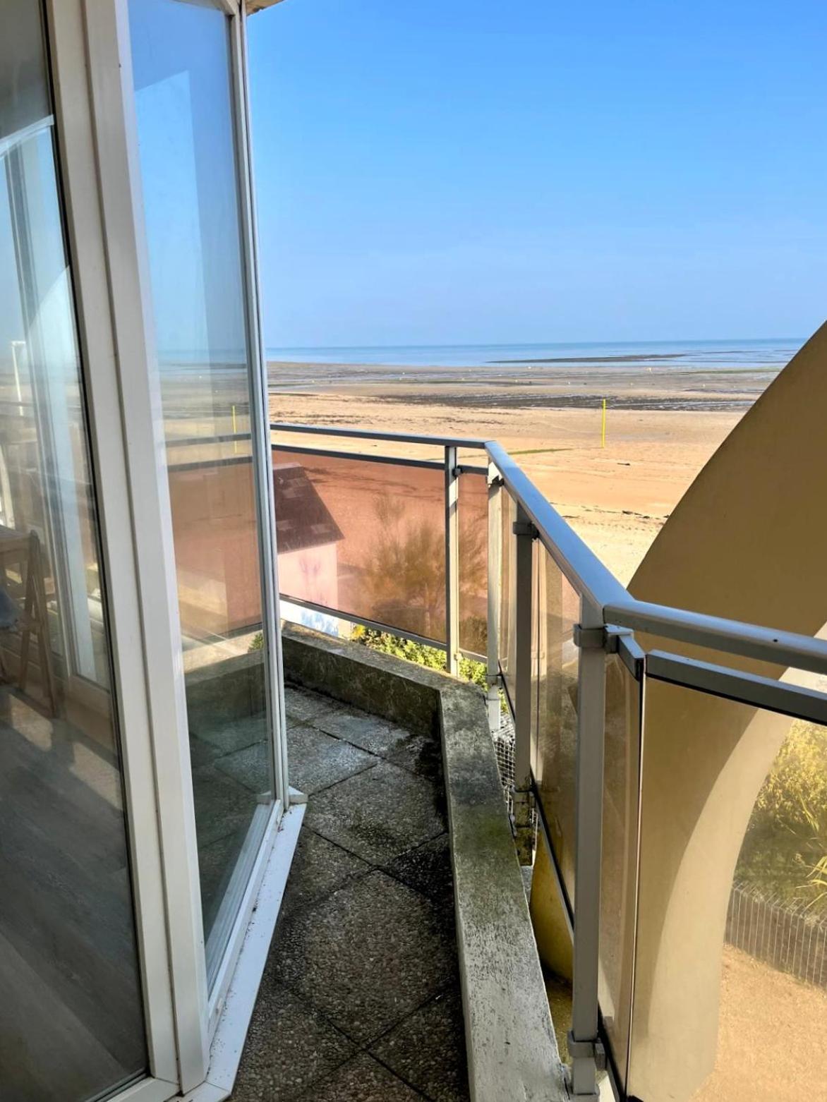 Mettons Les Voiles - Appt Vue Mer Avec Loggia Bernieres-sur-Mer Bagian luar foto