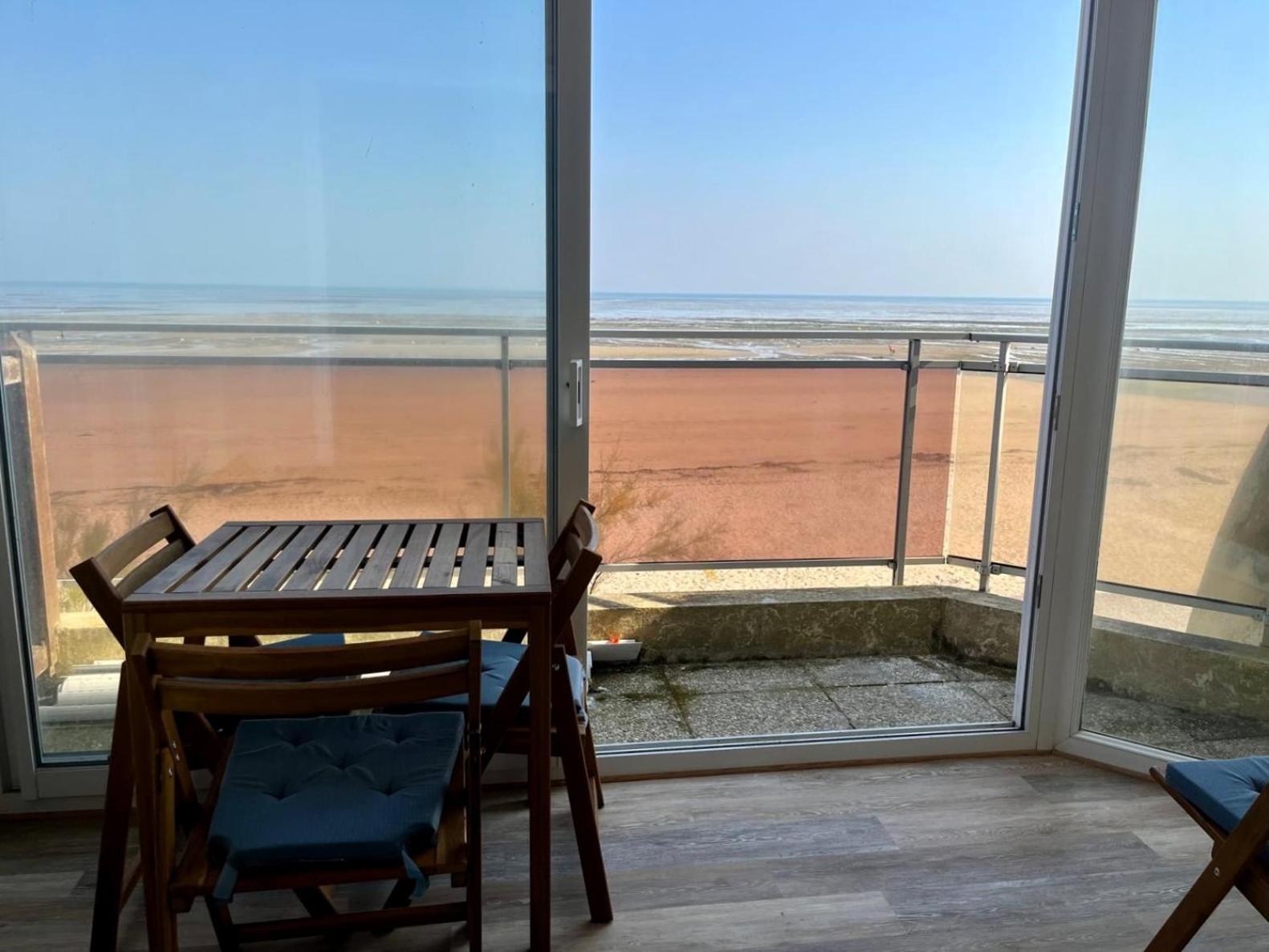 Mettons Les Voiles - Appt Vue Mer Avec Loggia Bernieres-sur-Mer Bagian luar foto