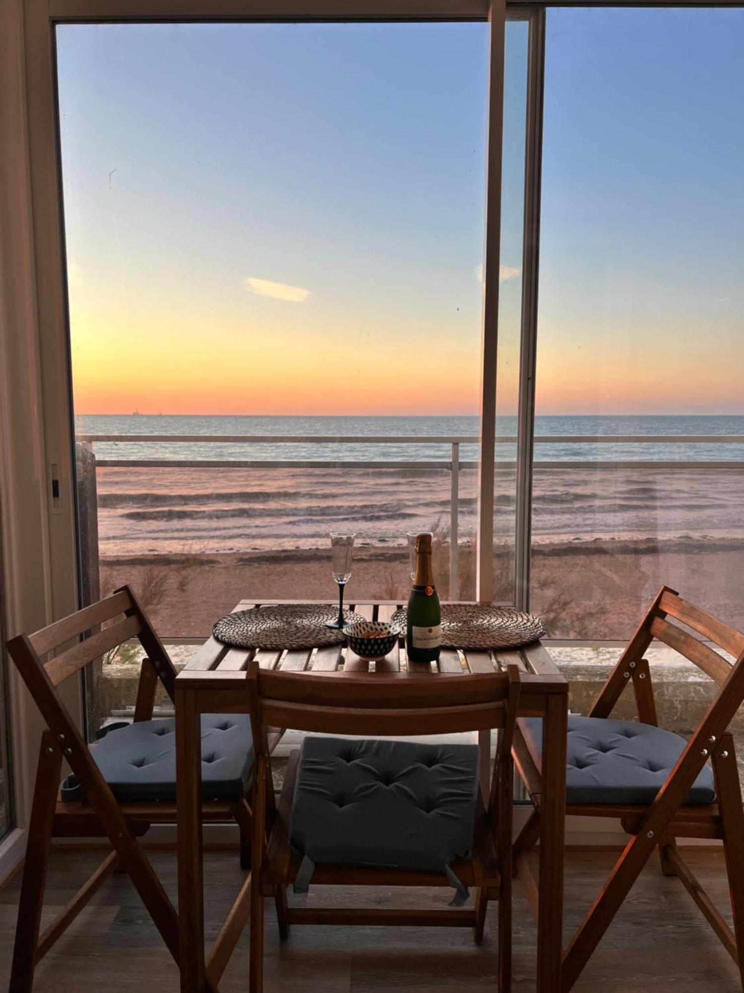 Mettons Les Voiles - Appt Vue Mer Avec Loggia Bernieres-sur-Mer Bagian luar foto